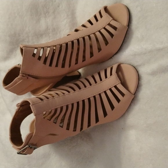 Charles Albert Gladiator Cone Heels - Picture 2 of 7